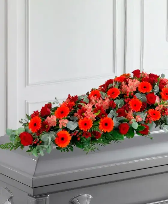 Dessus de cercueil orange et rouge composé sur le couvercle, atelier lillois
