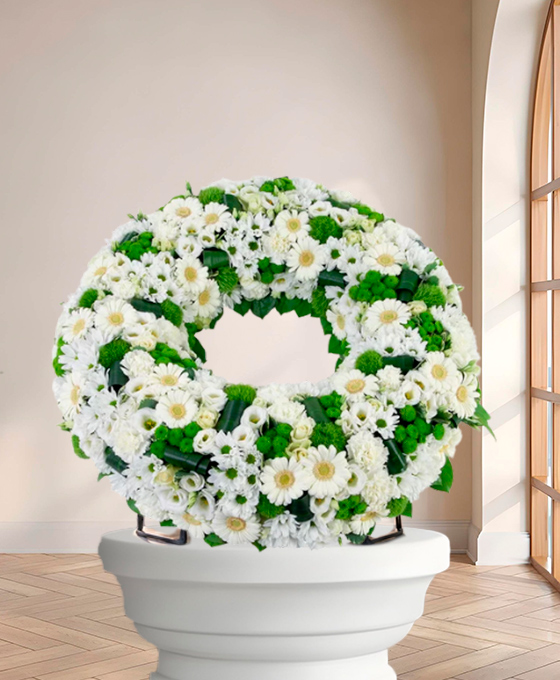 Couronne funéraire — Floraison Immaculée, fleurs de deuil livrées à Lille